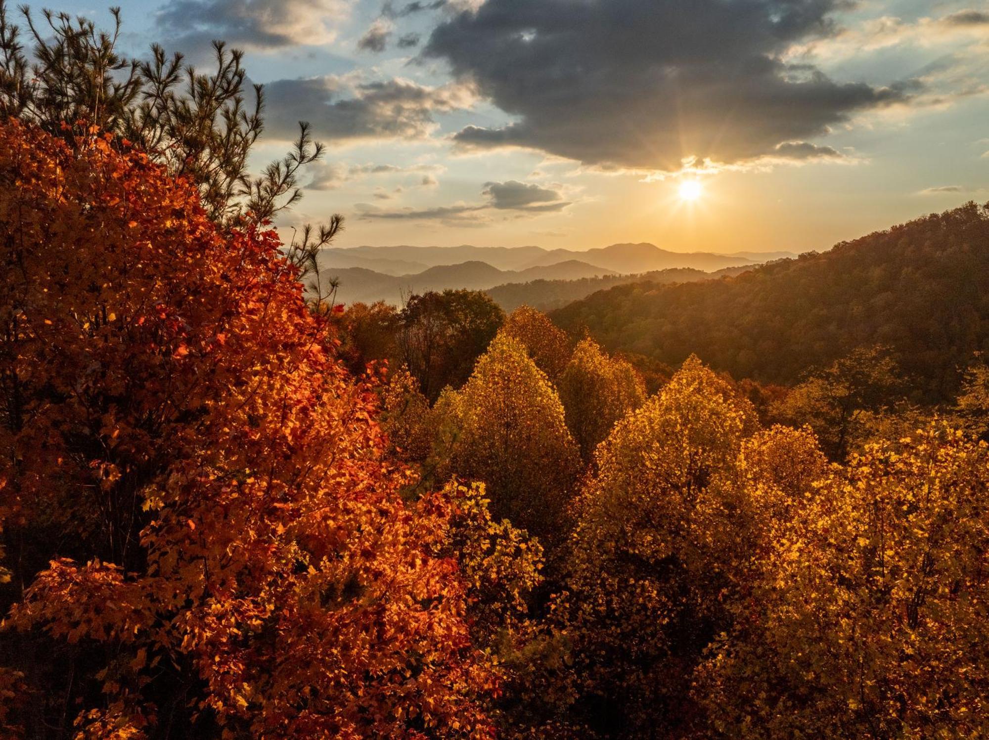 Elk & Embers Mountain Hideaway Hotel Waynesville Bagian luar foto