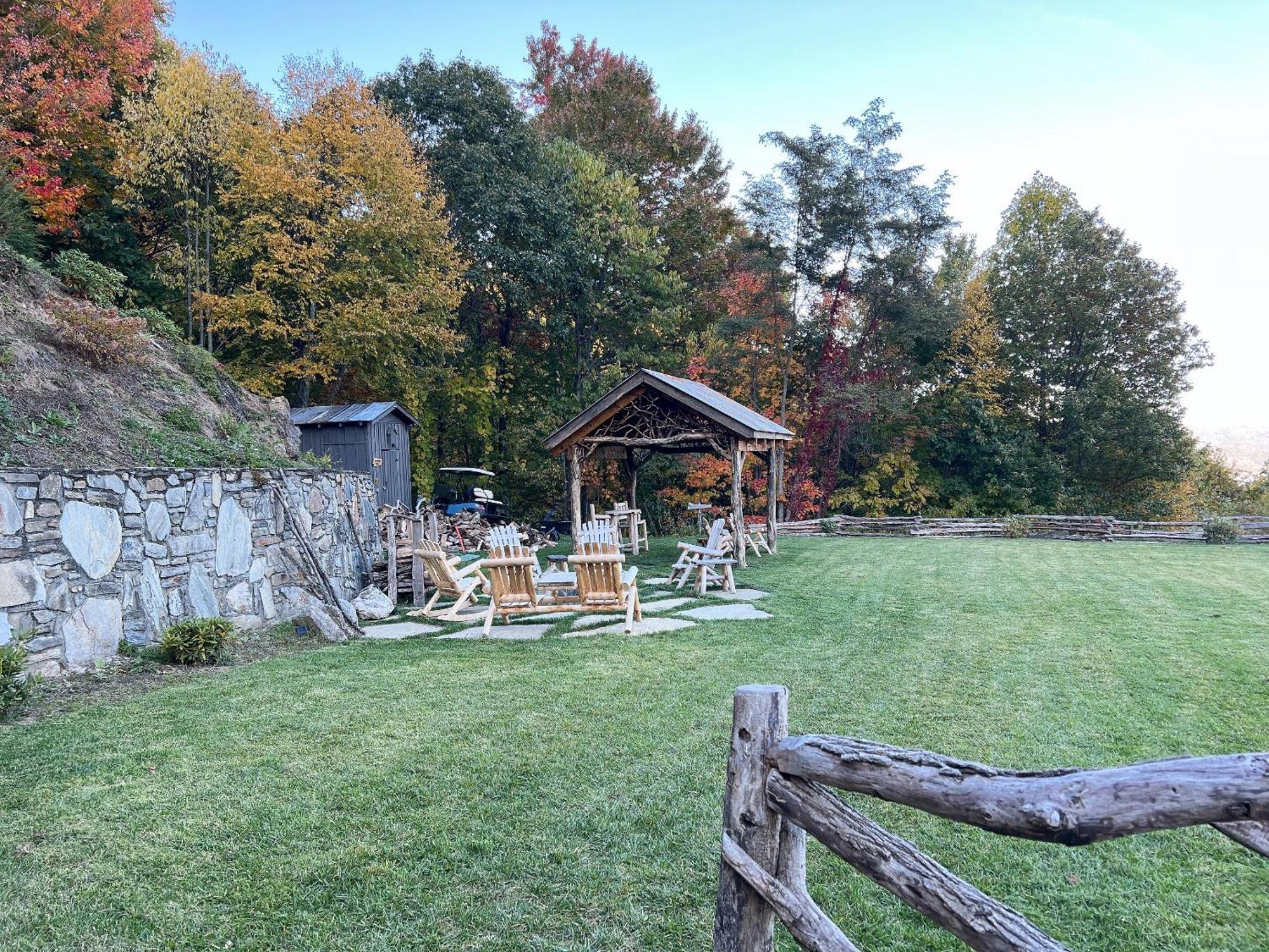 Elk & Embers Mountain Hideaway Hotel Waynesville Bagian luar foto